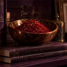 Laden Sie das Bild in den Galerie-Viewer, HOUSE OF THÊOM – Silent Seduction