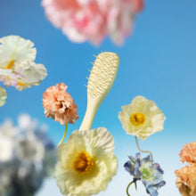 Laden Sie das Bild in den Galerie-Viewer, Tangle Teezer® Ultimate Detangler Extra Gentle – Chamomile