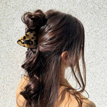 Laden Sie das Bild in den Galerie-Viewer, invisibobble® Everclaw - Leo Love