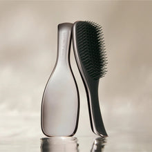 Laden Sie das Bild in den Galerie-Viewer, Tangle Teezer® Ultimate Detangler Chrome – Midnight Silver
