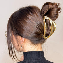 Laden Sie das Bild in den Galerie-Viewer, invisibobble® CLIPSTAR – Gold Luxe