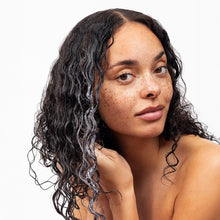 Laden Sie das Bild in den Galerie-Viewer, Maria Nila Coils & Curls Oil In Cream 100 ml