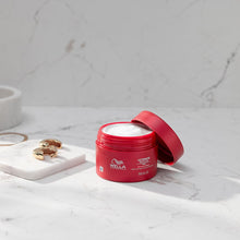 Laden Sie das Bild in den Galerie-Viewer, Wella Ultimate Repair Mask 150ml