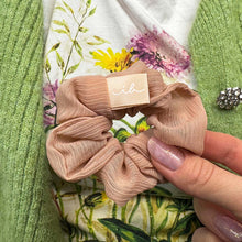 Laden Sie das Bild in den Galerie-Viewer, invisibobble® SPRUNCHIE – Recycling Rocks