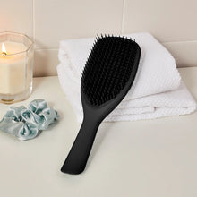 Laden Sie das Bild in den Galerie-Viewer, Tangle Teezer® Large Ultimate Detangler – Black Gloss
