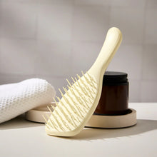 Laden Sie das Bild in den Galerie-Viewer, Tangle Teezer® Ultimate Detangler Extra Gentle – Chamomile
