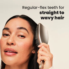 Laden Sie das Bild in den Galerie-Viewer, Tangle Teezer® Ultimate Detangler Chrome – Champagne Gold
