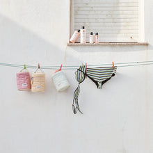 Laden Sie das Bild in den Galerie-Viewer, Maria Nila Head &amp; Hair Heal Beauty Bag
