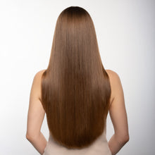 Laden Sie das Bild in den Galerie-Viewer, Wella Ultimate Smooth Glass Liquid Layer 185 ml
