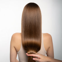 Laden Sie das Bild in den Galerie-Viewer, Wella Ultimate Smooth Glass Liquid Layer 185 ml
